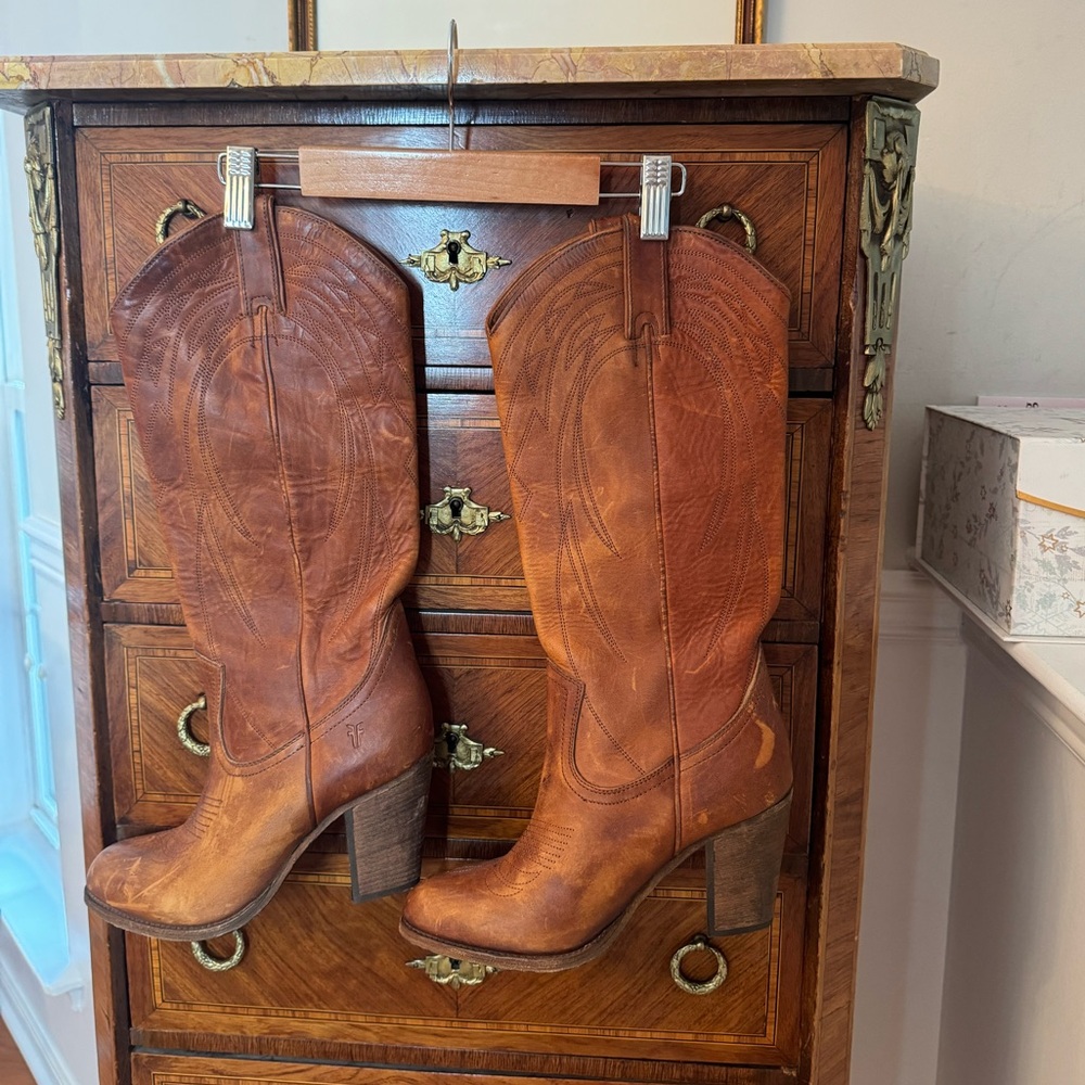 Frye NWOT 8.5 Cowboy Boots!